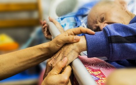 La scelta migliore da fare per l’assistenza agli anziani non autosufficienti 3 hospice 1761276 640