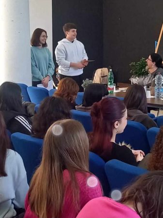Pomigliano d'Arco, al Liceo "Matilde Serao" il Progetto "Scrivo Ergo Sum": pedagogia dei sentimenti e libri da vivere 4 matilde 3