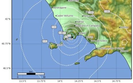 Campi Flegrei, scossa di terremoto magnitudo 3.4: paura a Bagnoli, residenti in strada 5 terremoto campi flegrei 3 mar 891x768 1