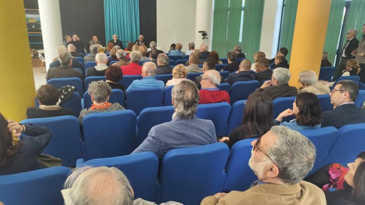 Pomigliano d'Arco, grandi numeri e grandi nomi per la presentazione del nuovo romanzo di Andrea America dal titolo: Da Sidney al Vesuvio 8 434781567 901396278400757 4799670543044144977 n