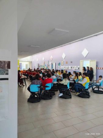 San Paolo Bel Sito, conoscenza e prevenzione del fenomeno bullismo: all’IC “Costantini” va in scena il workshop “Aggancia il bullo” 4 434787656 441040585161332 3494221140331165053 n