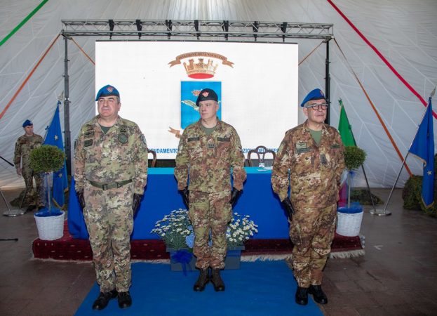 Cambio al vertice dell’Aviazione dell’Esercito, il Generale di Divisione Andrea Di Stasio cede il Comando al Generale di Divisione Salvatore Annigliato 3 Foto 3. Il Gen. di Corpo dArmata Cuoci con i Comandanti cedente e subentrante