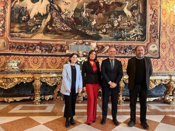 da sx A.Cosmistorica dellarte A.Padricelli arch Pal Reale resp Progetto M.Epifani dir Pal Reale U.Varriale dir Restauro.sm