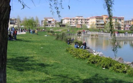 Pomigliano d'Arco, EARTH DAY 2024: il Comune vieta ai Verdi una manifestazione nei pressi del laghetto per lavori, ma ad oggi non c'è traccia del cantiere 3 il laghetto del parco pubblico di Pomigliano scaled 1