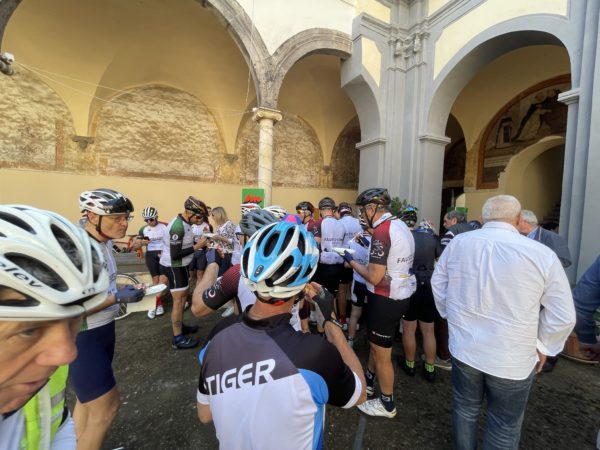Somma Vesuviana, 80 anni dagli eventi: gruppo di 50 cicloamatori ha ripercorso l’itinerario che Fausto Coppi faceva ogni giorno da Caserta a Somma 7 097