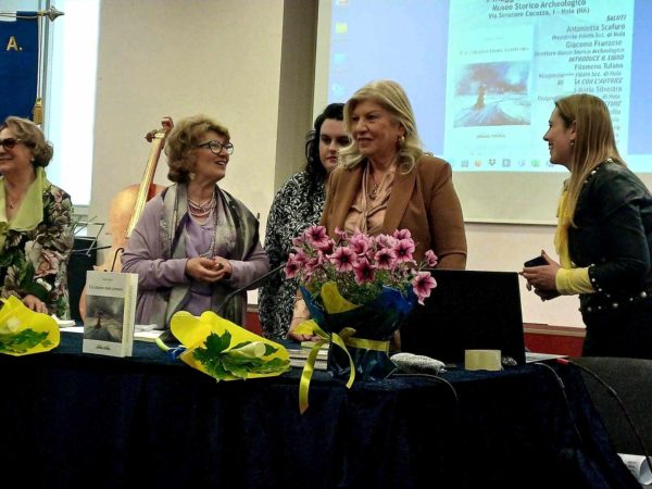 Nola, esplorando le profondità dell’animo umano: presentato al Museo Storico Archeologico “Un infinito mare carminio”, il libro della scrittrice Adelina Mauro 10 440811167 808657147424474 3952681048534973022 n