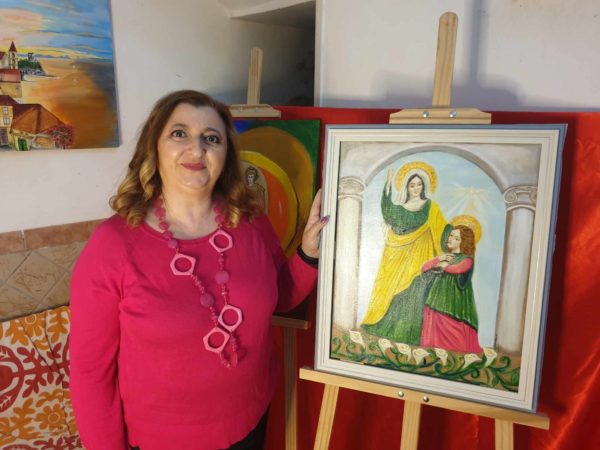 LA VIDEO INTERVISTA – Armonia, Equilibrio e Raffinatezza: l’originale percorso artistico della pittrice Anna Maria Vallario 19 440865930 2091131157953655 5817364706429782933 n