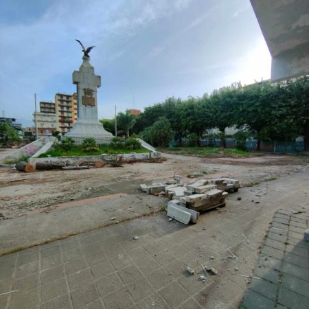 Marigliano, alberi annientati in Villa Comunale: parte una strategia comunicativa degna del peggior repertorio civico 9 440968187 736373125089747 1933952210543463270 n