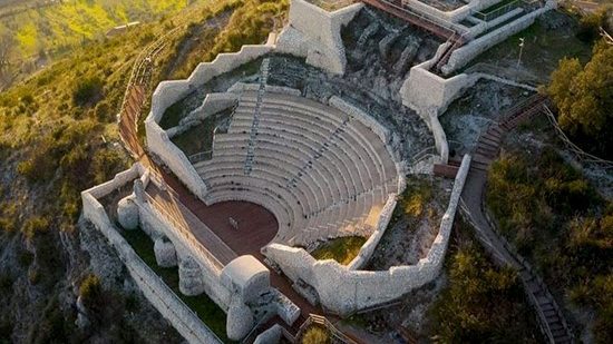 Napoli, I “cammini” come volano di sviluppo turistico integrato e sostenibile 4 4 Pietravairano teatro tempio romano