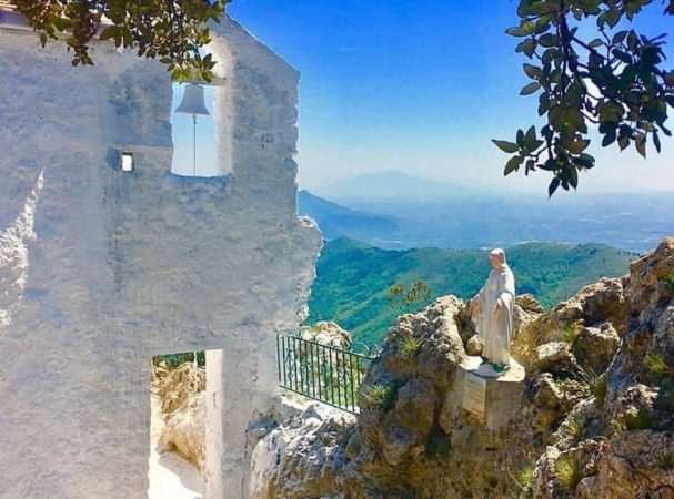 Napoli, I “cammini” come volano di sviluppo turistico integrato e sostenibile 6 6 Rocchetta e Croce monastero eremo di San Salvatore 857 m