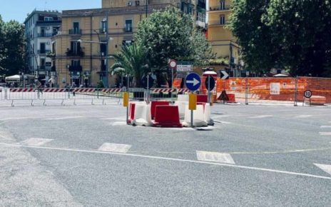 Napoli piazza degli Artisti la rotonda di plastica