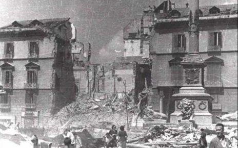 L’ECO DI UNA GUERRA 3 Napoli 1943 Piazza dei Martiri
