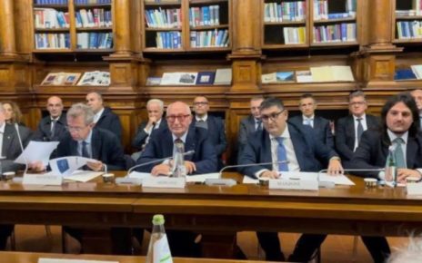 Emergenza bradisismo, i sindaci del territorio incontrano il ministro Musumeci: un vertice per fronteggiare le criticità e le emergenze 2 incontro bradisismo manzoni