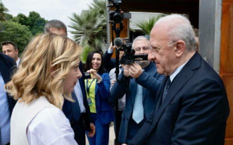 Campania, Furore (M5S): "Politica italiana allo sbando, vergognoso scontro tra De Luca e Meloni” 6 meloniedeluca