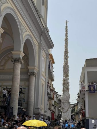 Nola, esplode la Festa dei Gigli: la città in delirio per il tradizionale appuntamento che unisce sacro e profano 5 449565468 8148445551943416 8055831083370478658 n