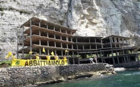 Abusivismo edilizio, Campania al primo posto per cemento illegale 5 Abuso edilizio Legambiente 1