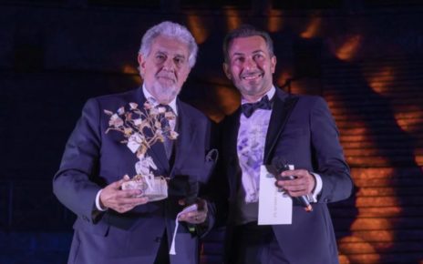 Napoli, Premio Artis Suavitas 2024: domani Conferenza Stampa di Presentazione 5 Antonio Larizza a dx con Placido Domingo a sx ad Artis Suavitas 2023