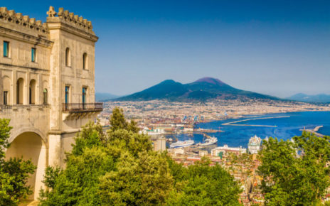 Napoli, record turismo: dopo Roma è la città italiana in cui i turisti restano più a lungo 7 Depositphotos 68472509 xl 2015