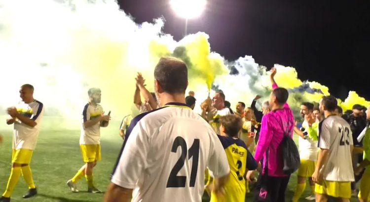 Giugliano, Professional League: L'Ordine dei Fisioterapisti batte i campioni in carica dei Commercialisti Nola e conquista lo scudetto 5 I festeggiamenti della squadra dei Fisioterapisti