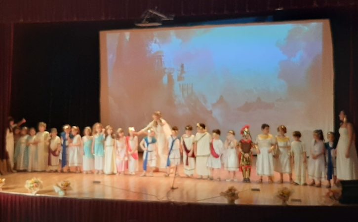 MINI GRUPPO IN TEATRO
