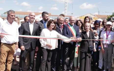 Inaugurato il Grande Cuore di Roma: al via il villaggio della solidarietà, della cultura e della salute di Salvamamme: Croce Rossa Area metropolitana e Opes 6 VILLAGGIO SOLIDARIETA SALVAMAMME TAGLIO DEL NASTRO