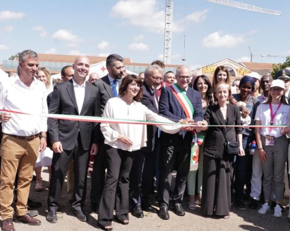 VILLAGGIO SOLIDARIETA SALVAMAMME TAGLIO DEL NASTRO