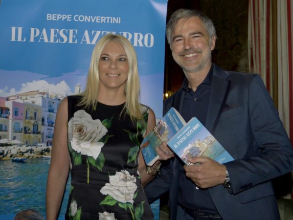 Roma, successo a Palazzo Brancaccio della presentazione del nuovo Libro di Beppe Convertini “Il Paese azzurro” 3 eleonora daniele e beppe convertini 2