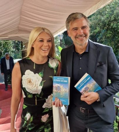 Roma, successo a Palazzo Brancaccio della presentazione del nuovo Libro di Beppe Convertini “Il Paese azzurro” 4 eleonora daniele e beppe convertini