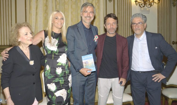 Roma, successo a Palazzo Brancaccio della presentazione del nuovo Libro di Beppe Convertini “Il Paese azzurro” 5 fioretta mari eleonora daniele beppe convertini angelo melloni e roberto genovesi