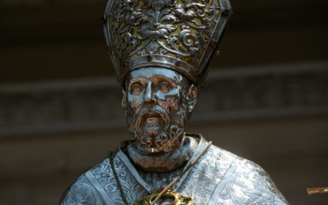 Nola, nel giorno di San Paolino la campana del Giubileo: domani la processione e la rievocazione storica del Santo e domenica grande attesa per il trasporto dei Gigli spogliati 3 image 123650291 3