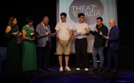 Visciano, cala il sipario sulla terza edizione di Theatralia. Il Premio miglior spettacolo è andato alla Compagnia della Lira 5 premiazione thatralia 2