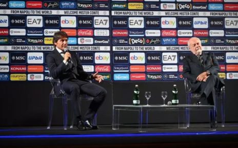 Napoli, a Palazzo Reale irrompe Antonio Conte: "Il mio Napoli avrà una faccia incazzata. Quello che posso promettere è serietà, parola spesso sottovalutata" 7 presentazione conte