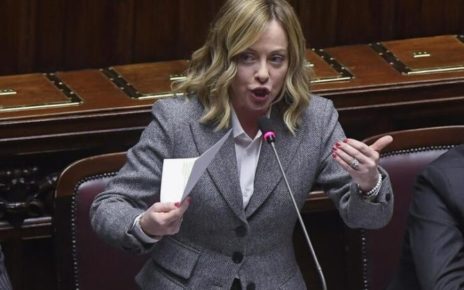 Comunicazioni alla Camera in vista del Consiglio europeo, Meloni: "Europa intraprenda una direzione diversa rispetto al posizionamento preso finora" 5 rs 93 meloni camera replica fg