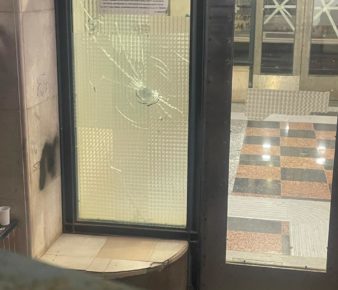 Campania, vandalizzata la stazione Traiano di EAV: rotti i vetri della porta di accesso e le obliteratrici dei biglietti 3 stazione traiano vandalizzata