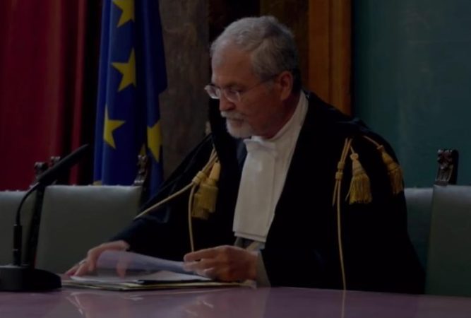 1. Antonio Castaldo Giudice Processo Picardi Un Posto al Sole RAI Napoli 27.6.2019