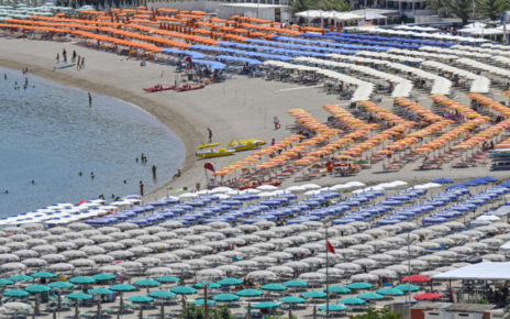 Vacanze, Consulenti Lavoro: "Una famiglia su tre s'indebita per 1.500 euro, Napoli quarta con 3.050 euro" 4 36b6c21a44e520f6698f114e1288b813