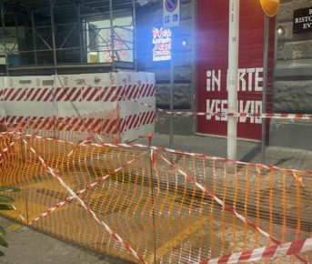 Napoli, pericolo di crollo: chiude un’altra attività del lungo mare partenopeo 3 449458718 370496349050333 3117358213880388692 n