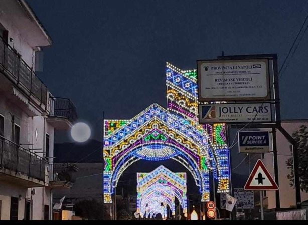 Marigliano, Festa della Madonna del Carmine: a via Vittorio Veneto il sound partenopeo di Andrea Sannino 6 451131328 894568372689533 1189584705791002389 n