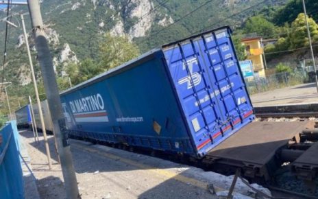 Campania, Treno deragliato a Centola. Cammarano (M5S): "Le istituzioni investano nelle infrastrutture in Cilento” 3 668d5bd136548