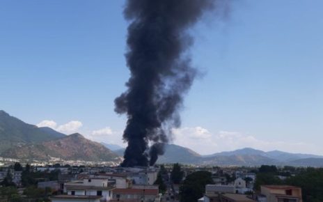 Striano, maxi incendio nello stabilimento industriale IDAV 4 incendiostriano