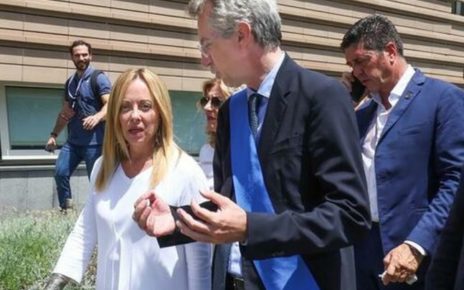 Napoli, Bagnoli: il sindaco Manfredi annuncia accordo con la premier Meloni. L'intesa nelle prossime settimane 4 manfredi e meloni