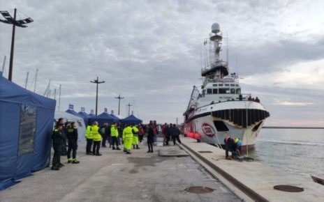 migranti sbarco salerno