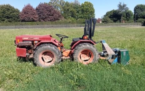 Grumo Nevano, tragico incidente: urta un arco di ferro con il trattore, muore sul colpo 4 1 2 Trattore a 4 ruote motrici VALPADANA 33 cv snodato. Completo di trincia. Perfettamente funzionante in ogni sua parte