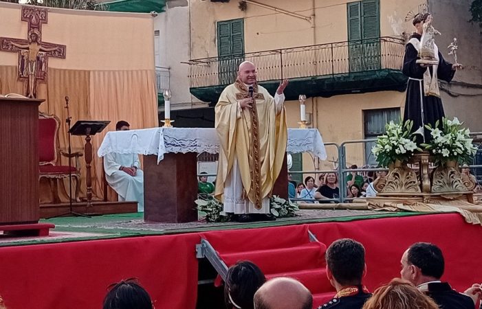 1. Don Salvatore Purcaro Messa in Piazza XI Settembre Festa dei Gigli di Brusciano 21.8.2023mod