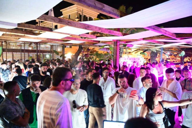 Casal Velino, Ferragosto nightlife: al Modis il primo Martini Summer Party d'Italia con Sean Gray 3 Modis 2