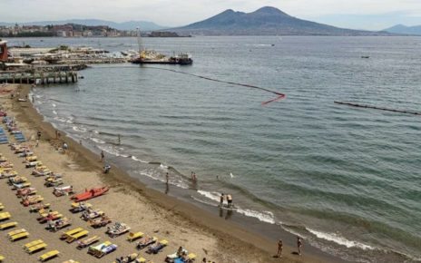 Napoli, tornano balneabili alcuni tratti iconici del lungomare: via libera ai tuffi 7 marenapoli1