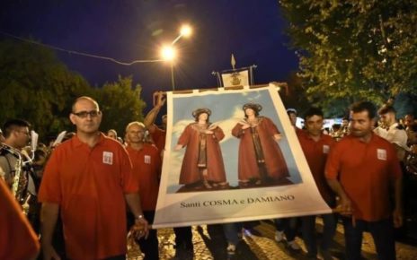 Eboli, alzata del Panno dei Santi Cosma e Damiano 5 panno santi cosma damiano