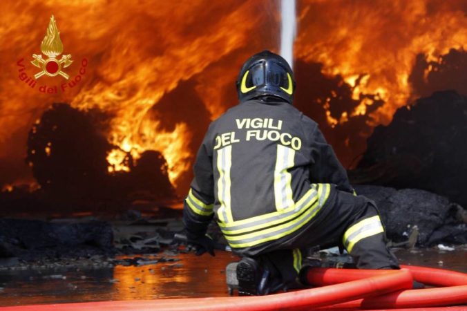 vigili del fuoco fiamme