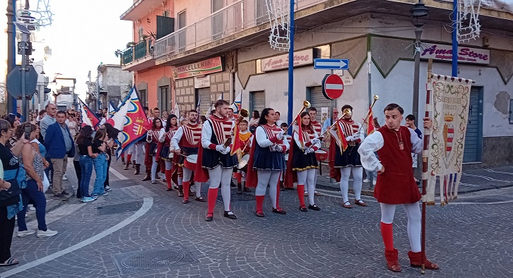 Mariglianella, bentornata Festa di S. Giovanni Evangelista 5 4. Sbandieratori Cavensi Festa di S. Giovanni Evangelista Mariglianella 15.9.2024