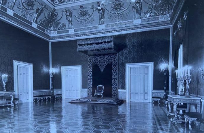 Archivio Alinari foto del 1920 son seduta del 700mod